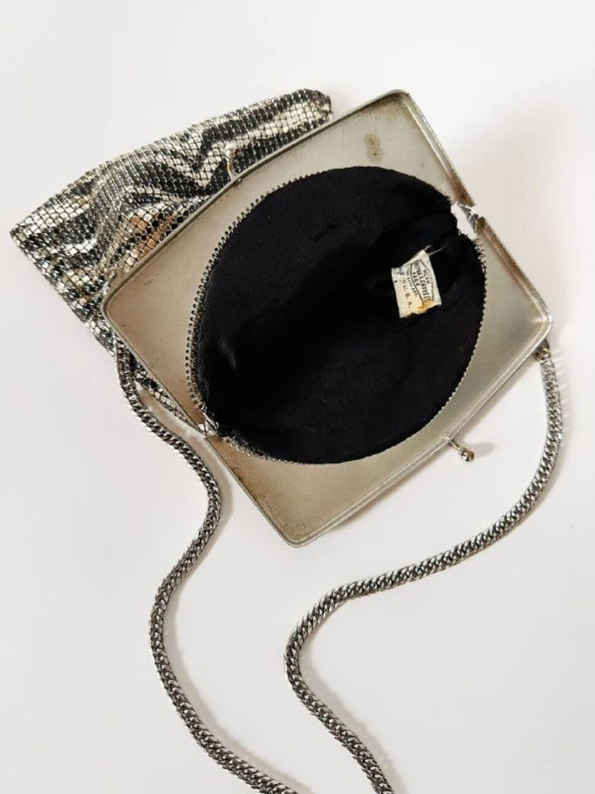 Borsa vintage Whiting & Davis in maglia metallica argento stampa zebra Made in U.S.A.