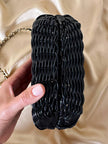 Sac bandoulière en osier et raphia noir avec bandoulière chaîne dorée