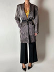 Blazer vintage Gianni Versace in seta goffrata a righe nere e avorio
