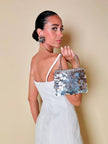 Parure composta da clip e mini bag in paillettes argento