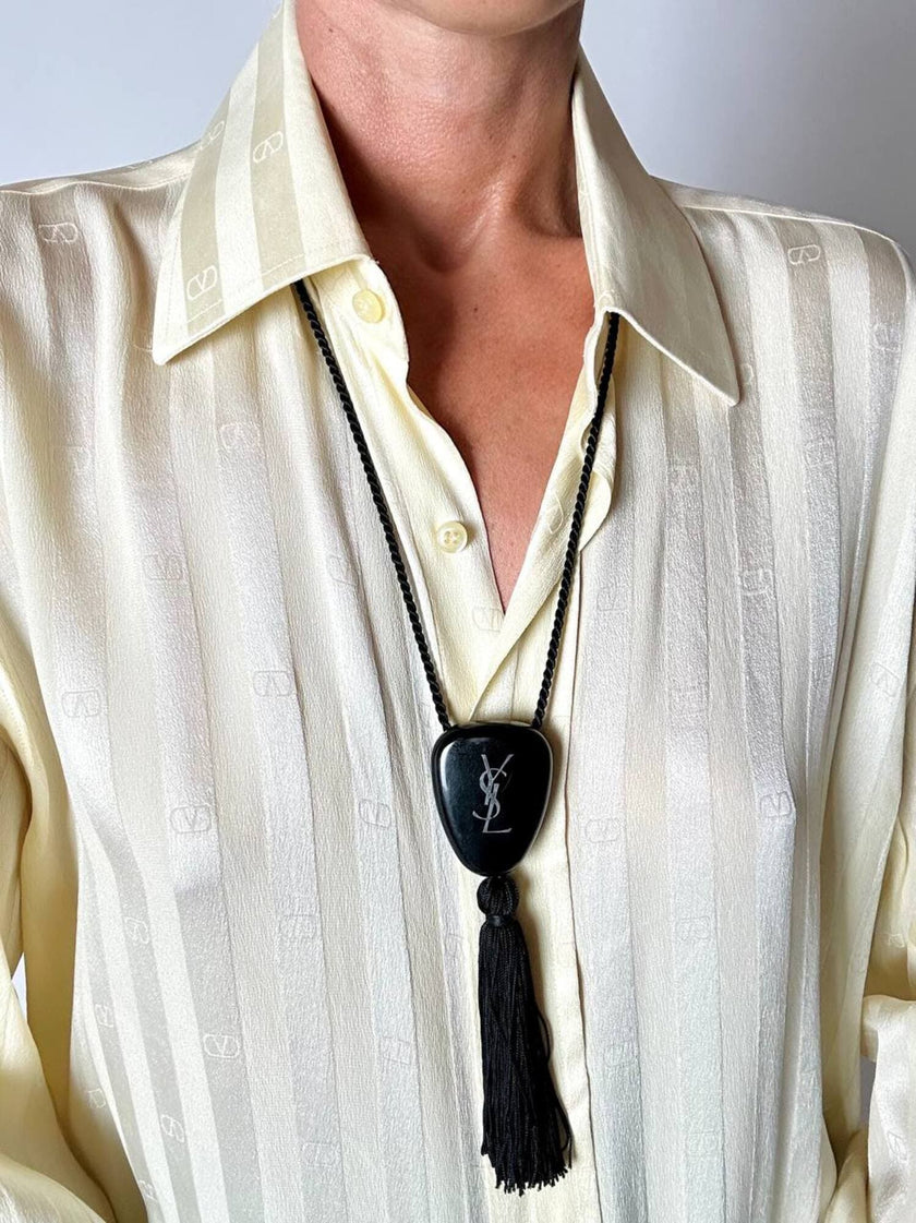Collana vintage Yves Saint Laurent con pendente nappa couture – gioiello diffusore di aroma