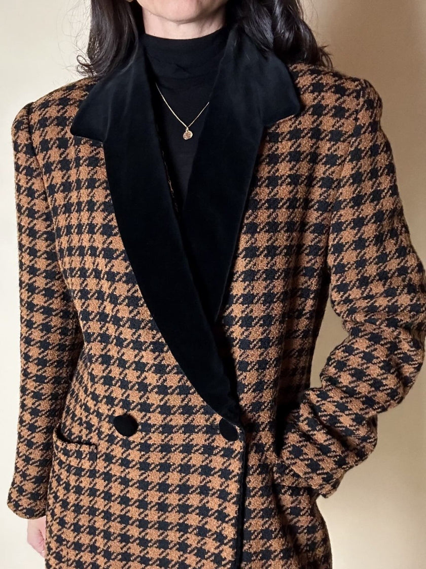 Blazer vintage Laurèl doppiopetto in lana bouclé pied-de-poule con riporti in velluto nero