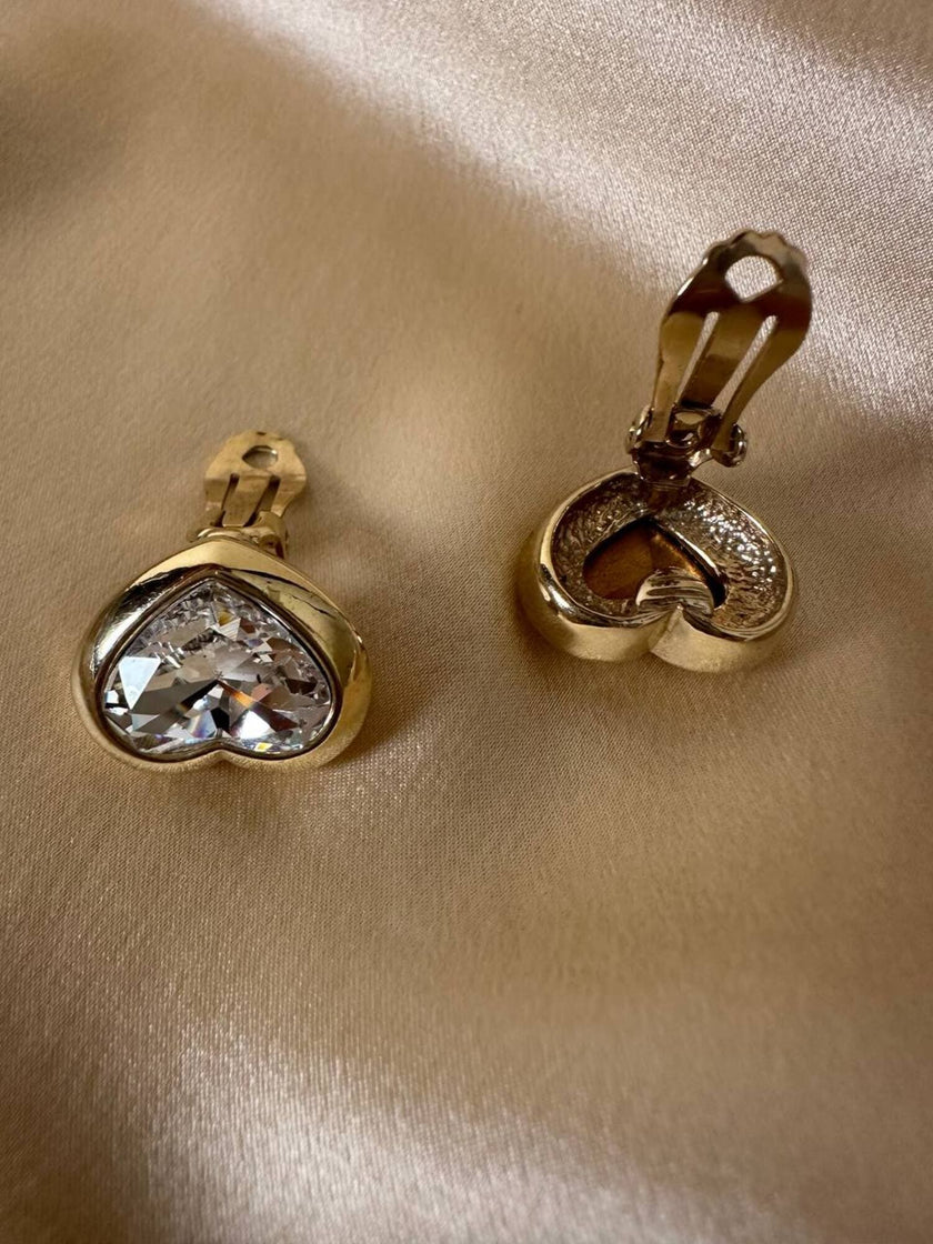 Clip dorate a forma di cuore con strass centrale
