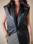 Gilet long en cuir noir « Doortwentyfive »