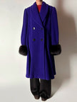 Cappotto vintage blu violaceo in lana con polsi in pelliccia di volpe nera