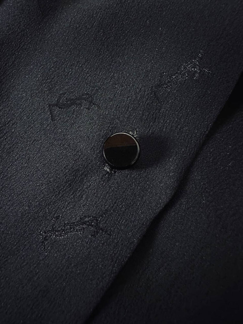 Camicia vintage in seta nera Yves Saint Laurent con logo YSL allover e bottoni in Jet