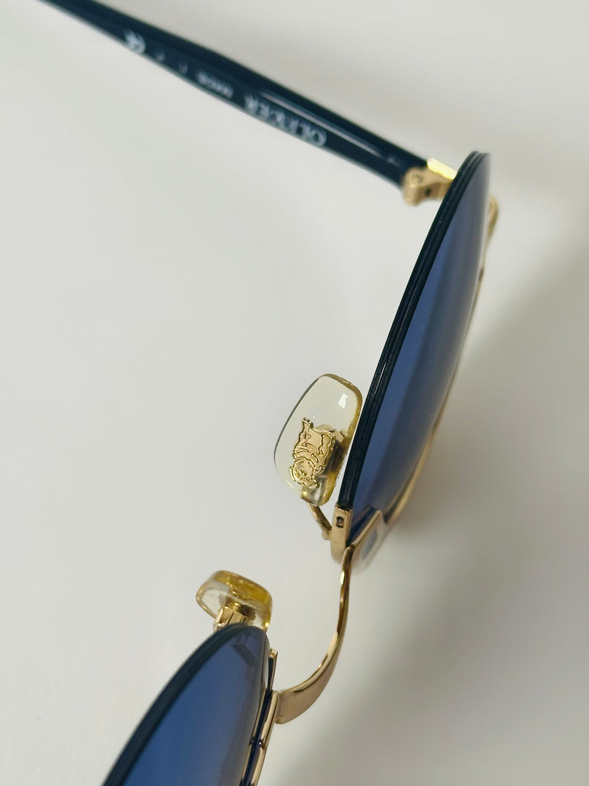 Occhiali da sole vintage Oliver Valentino con montatura gioiello dorata e lenti blu