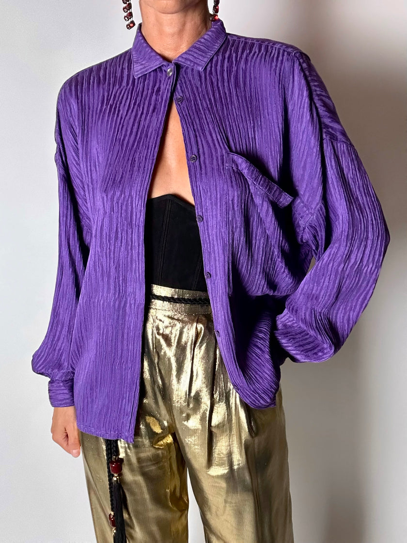 Camicia vintage Gianni Versace in seta goffrata viola con maxi tasca