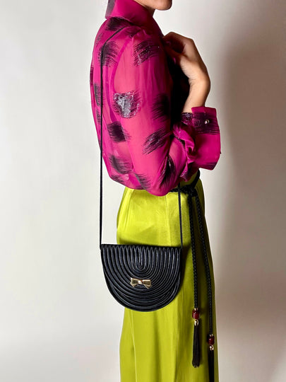 Borsa vintage Nina Ricci Paris in passamaneria nera con fiocco dorato