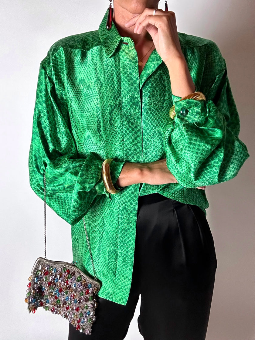 Camicia vintage sartoriale in raso di seta stampa pitone verde smeraldo