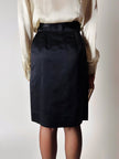 Gonna vintage Yves Saint Laurent Variation in raso nero con bottoni gioiello