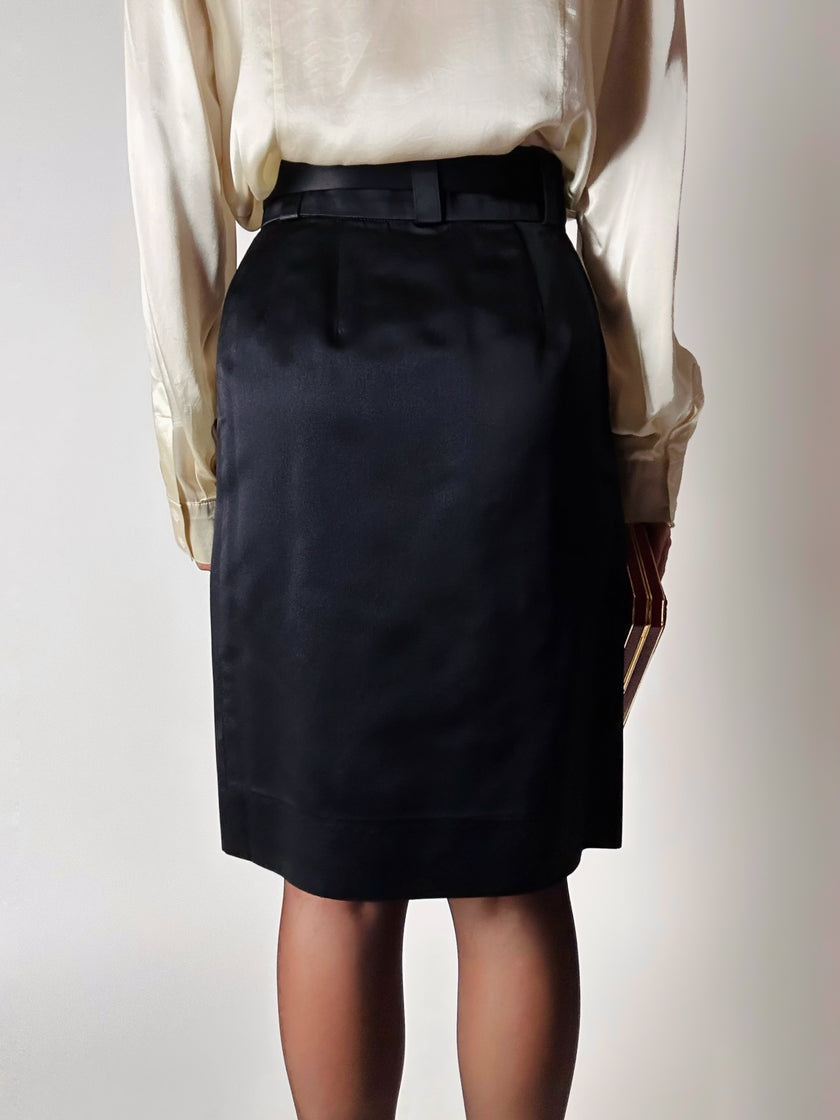 Gonna vintage Yves Saint Laurent Variation in raso nero con bottoni gioiello