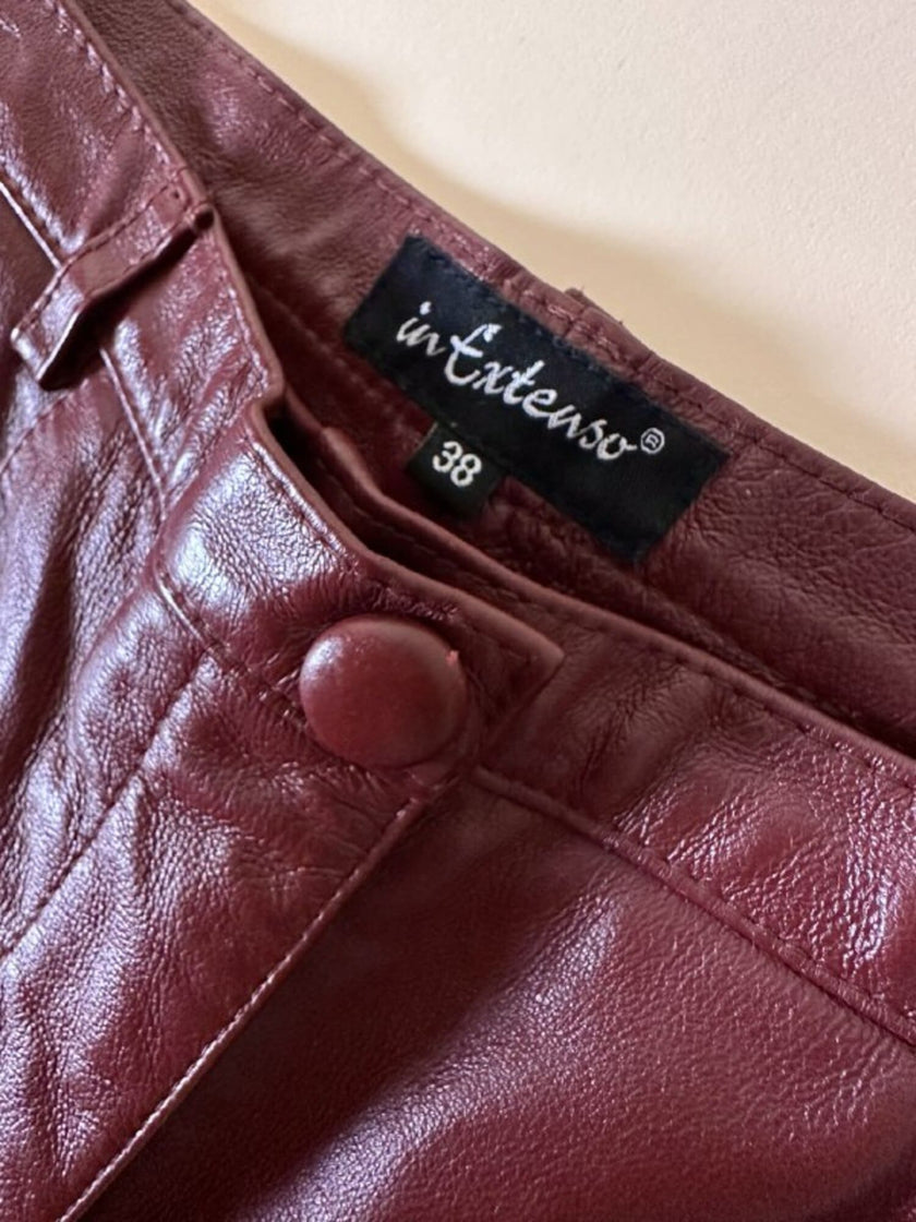 Pantalone a gamba dritta in pelle bordeaux In Extenso