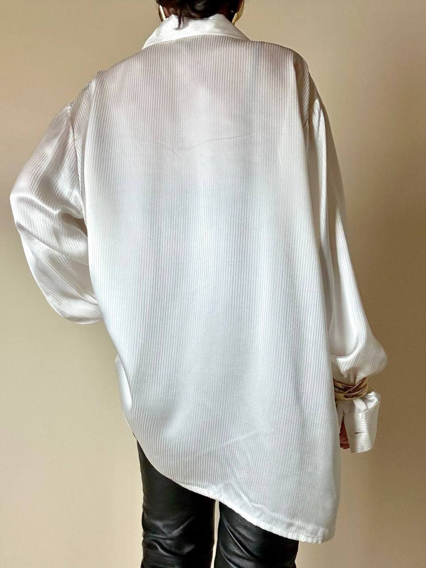 Camicia vintage in raso di seta avorio millerighe modello oversize con bottoni di madreperla