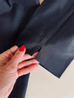 Pantalone vintage Gucci modello a vita alta con piega in seta nera