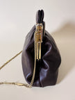 Sac en cuir couleur chocolat avec détail en résine effet écaille et bandoulière en chaîne dorée
