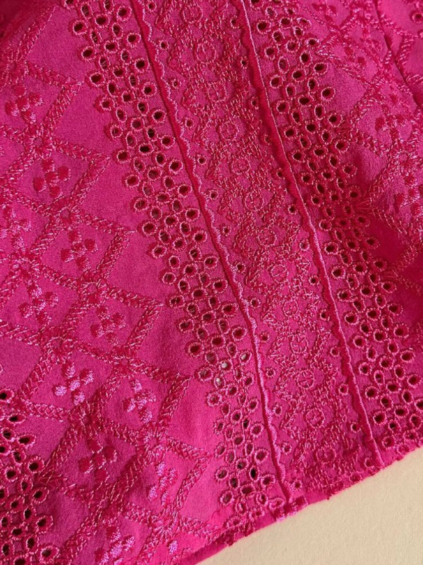 Camicia in Sangallo fucsia con fiocco al collo e polsini in velluto bordeaux “D&G”