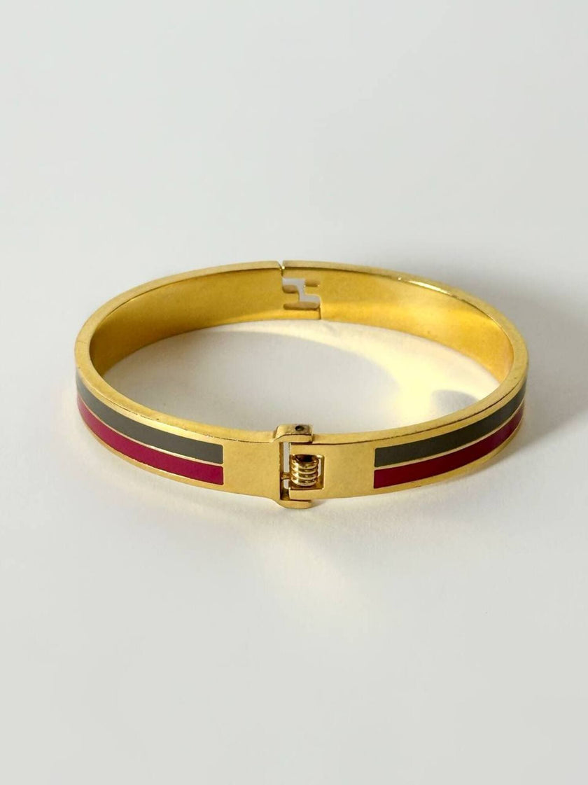 Bracciale vintage Fendi in metallo oro rifinito con smaltato grigio e rosso