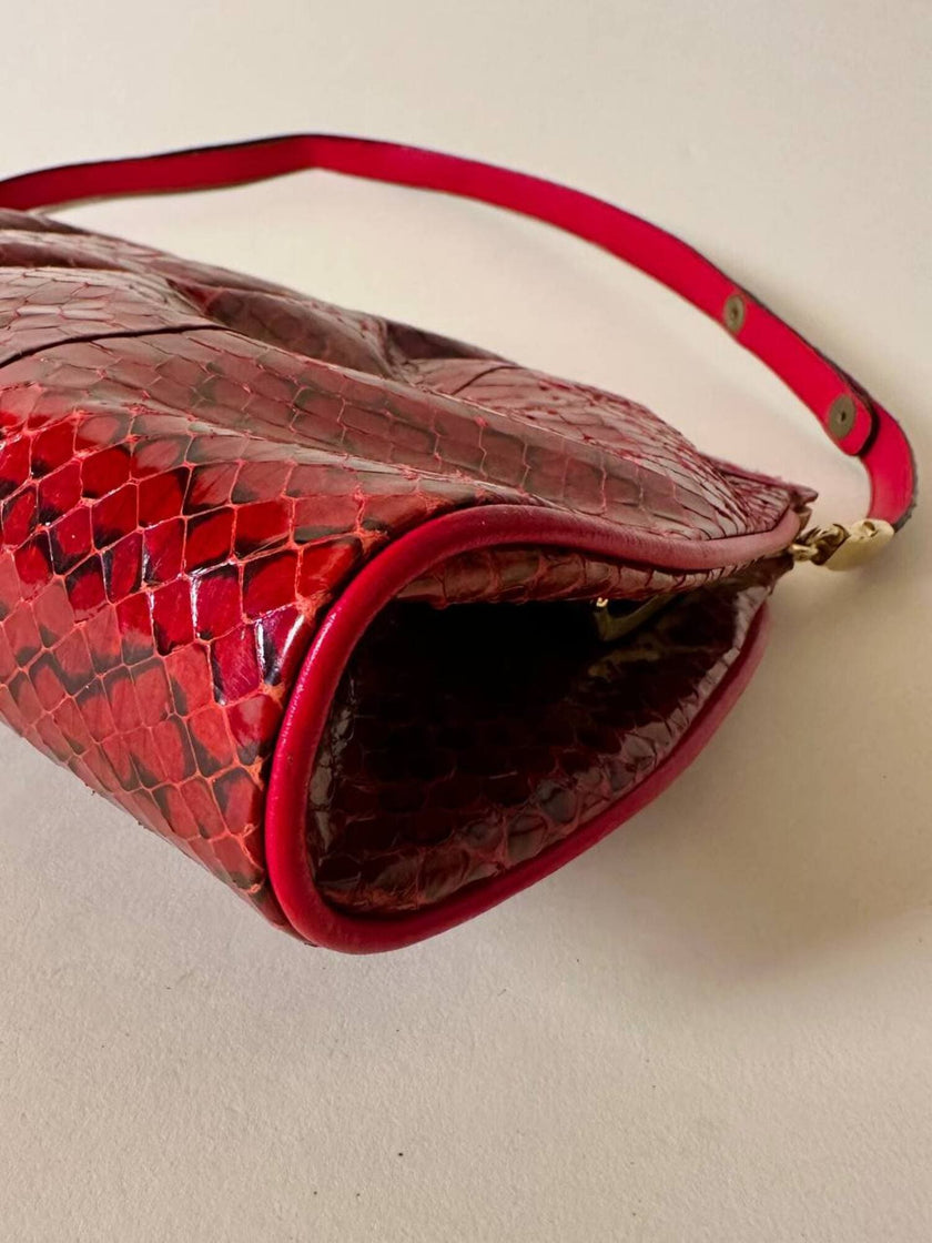 Pochette in whips rossa con tracolla regolabile