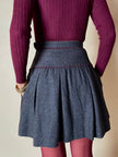 Minigonna Yves Saint Laurent in lana grigio antracite con piping a righe bordeaux e blu