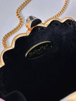Clutch vintage Scheilan realizzata in metallo oro a forma di conchiglia con maxi nappa couture
