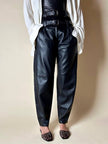 Pantalone vintage in pelle e camoscio nero a vita alta con doppie cinture