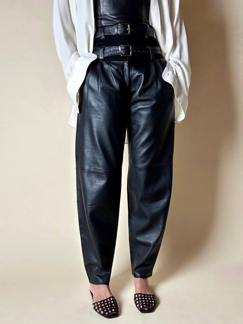 Pantalone vintage in pelle e camoscio nero a vita alta con doppie cinture