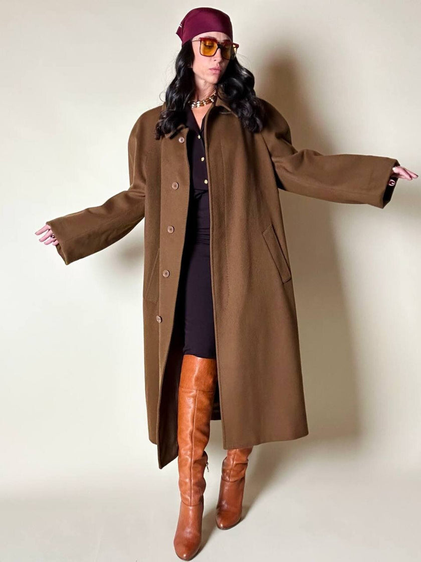 Cappotto lungo oversize in lana e cachemire cammello scuro con cintura in coordinato
