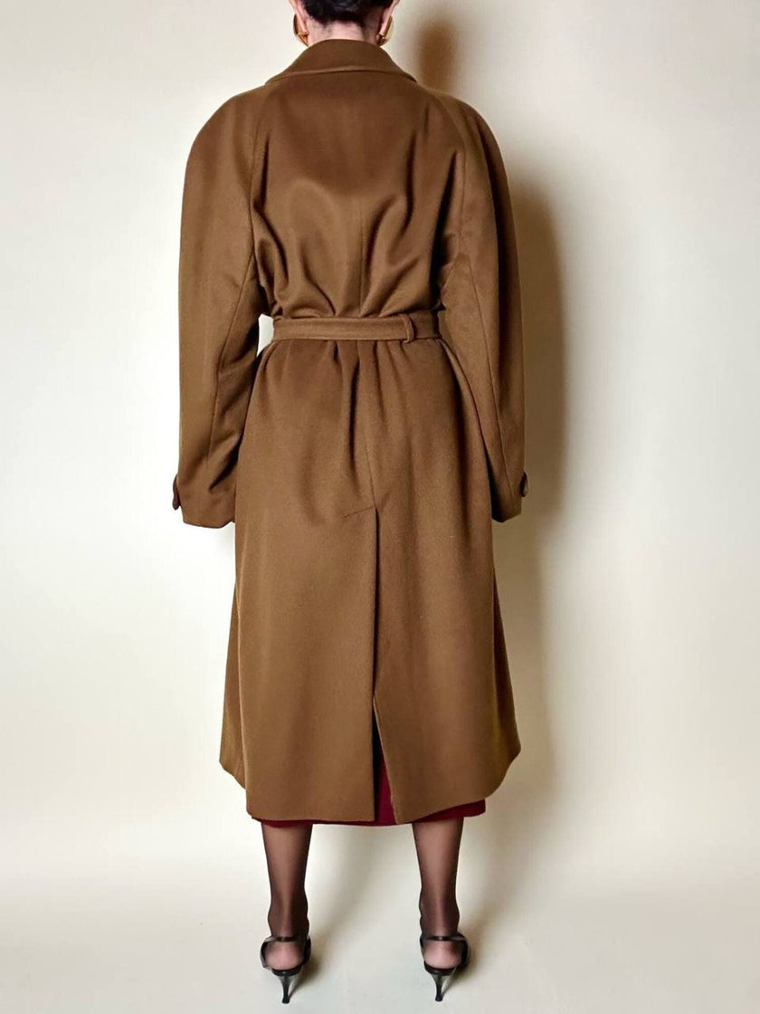 Cappotto lungo oversize in lana e cachemire cammello scuro con cintura in coordinato