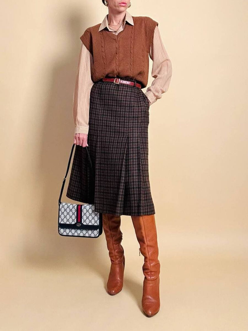 Gilet in lana color tabacco con motivo a trecce