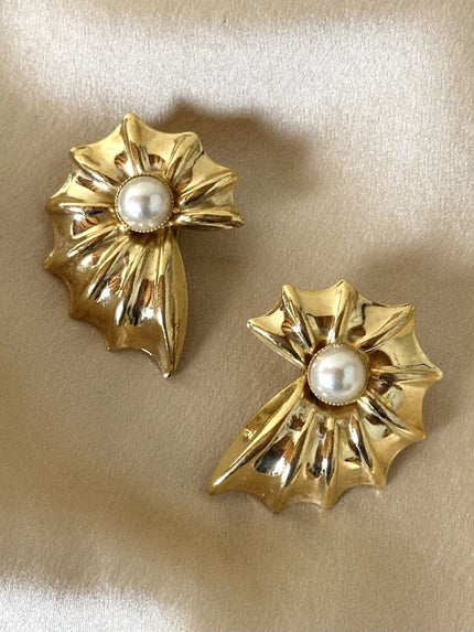 Clip dorate a forma di conchiglia con perle cabochon