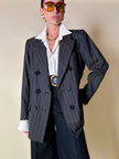 Blazer doppiopetto in rasato di lana grigio gessato con maxi bottoni neri  “Yves Saint Laurent”