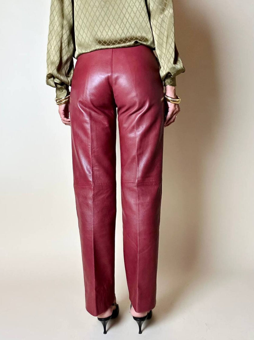 Pantalone in pelle mattone rosato a vita alta con pince e cintura in coordinato La Matta