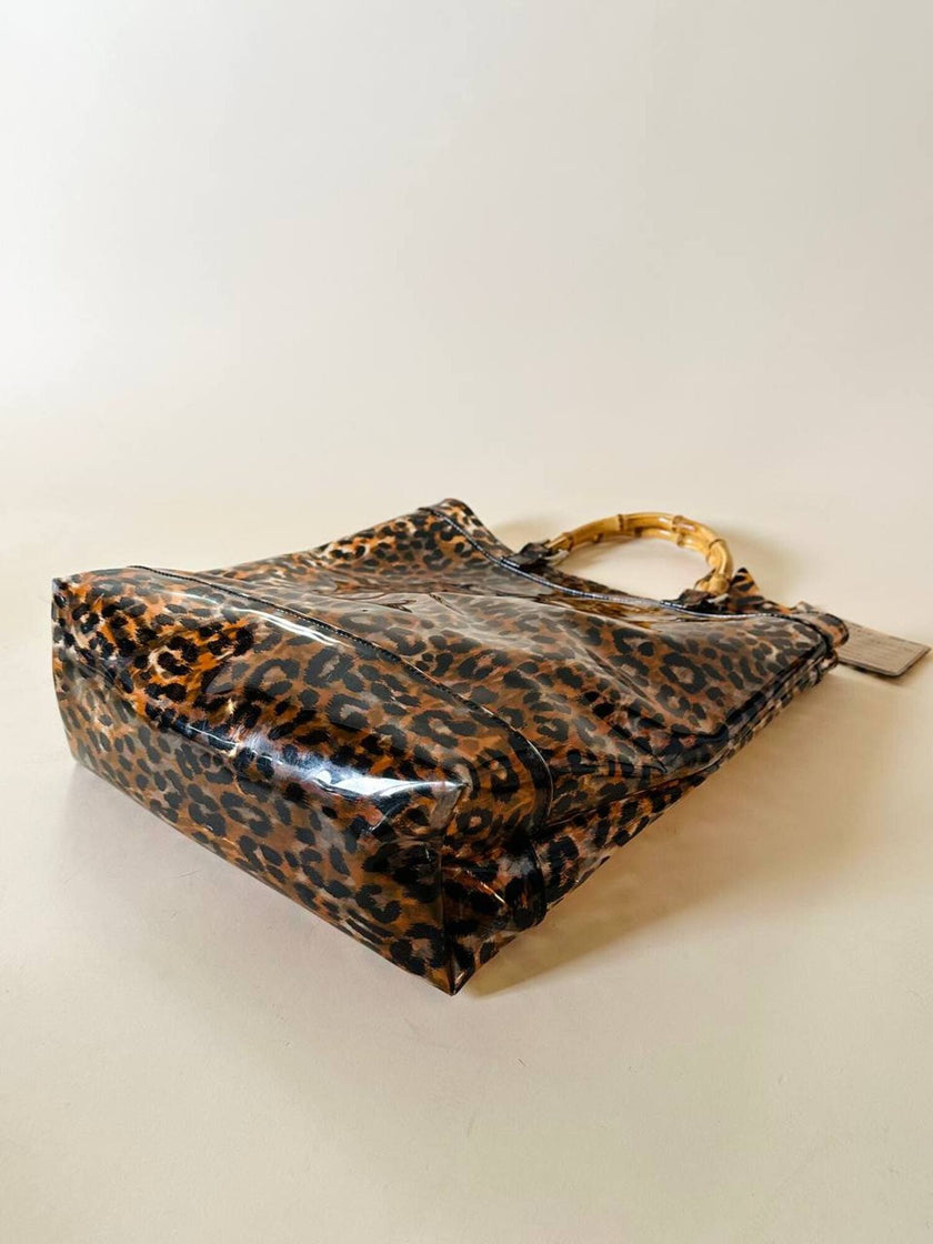 Clever Carriage Co. Tote-Bag aus leopardenmuster-PVC mit Griffen aus echtem Bambus