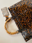 Clever Carriage Co. Tote-Bag aus leopardenmuster-PVC mit Griffen aus echtem Bambus