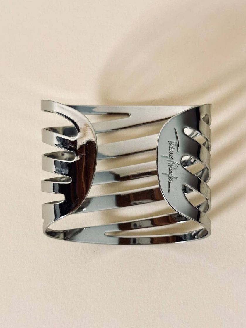 Manchette in metallo scavato argento “Thierry Mugler”
