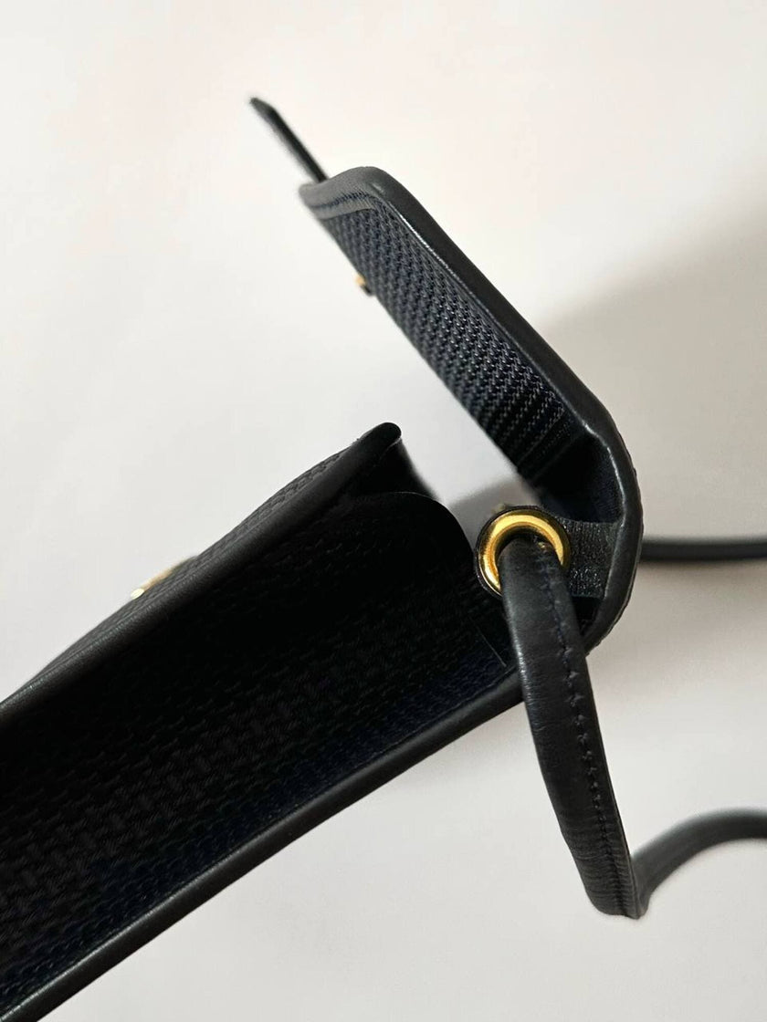 Borsa bandoulière vintage Yves Saint Laurent in tessuto plastificato e pelle blu notte