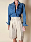 Bermuda Yves Saint Laurent in cotone color sabbia con bottoni dorati con logo YSL