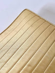 Bolso tote vintage Yves Saint Laurent de piel laminada dorada con diseño matelassé chevron