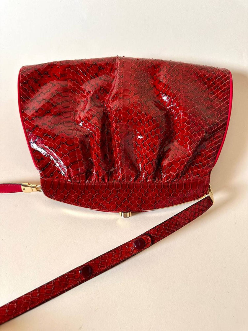 Pochette in whips rossa con tracolla regolabile