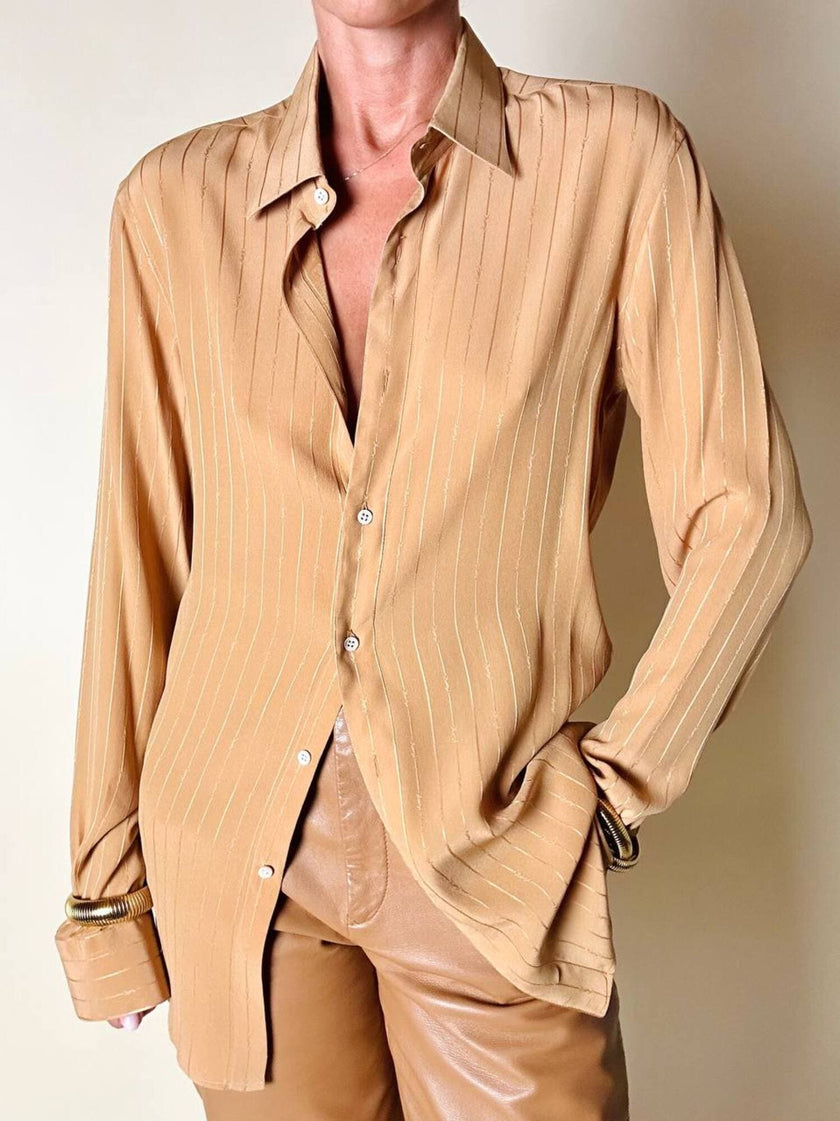 Camicia Yves Saint Laurent in seta jacquard color biscotto con motivo a righe e loghi