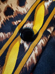 Camicia in seta leopardata con rose rosse e dettagli barocchi “Laurèl”