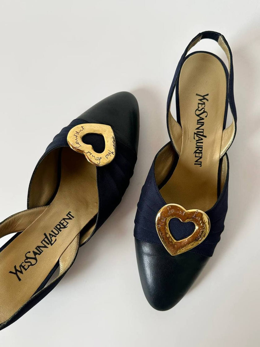 Slingback vintage Yves Saint Laurent blu notte con cuori gioiello dorati