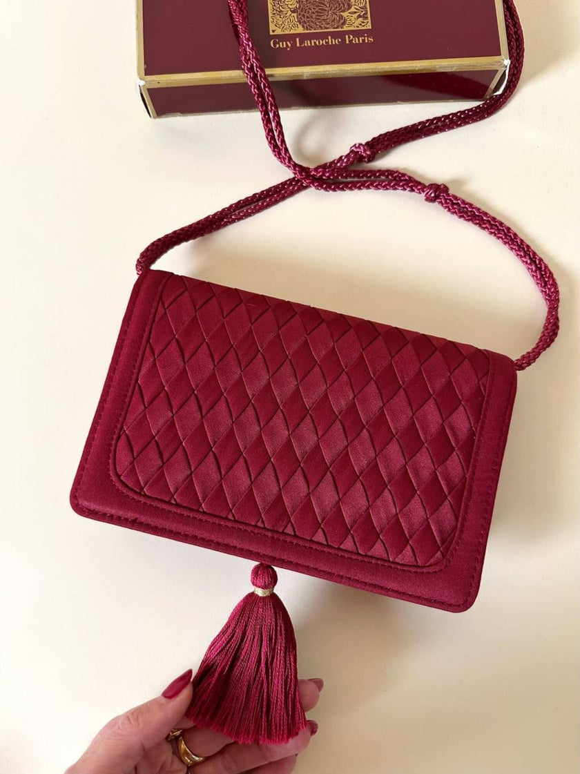 Borsa vintage Guy Laroche Paris in raso color lampone con nappa couture