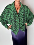 Camicia vintage in fresco di lana e seta verde smeraldo con fantasia grafica astratta