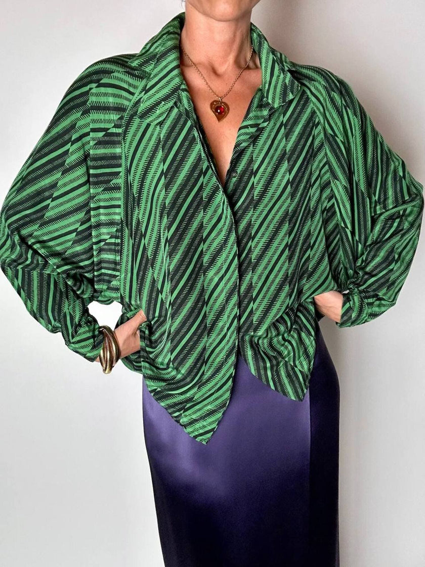 Camicia vintage in fresco di lana e seta verde smeraldo con fantasia grafica astratta