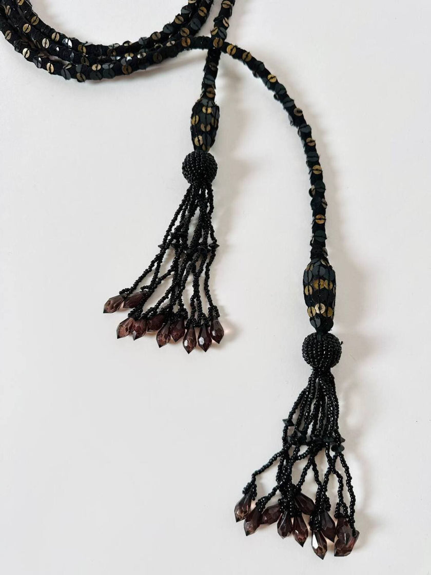 Cintura gioiello vintage in seta ricamata in paillettes con nappe gioiello