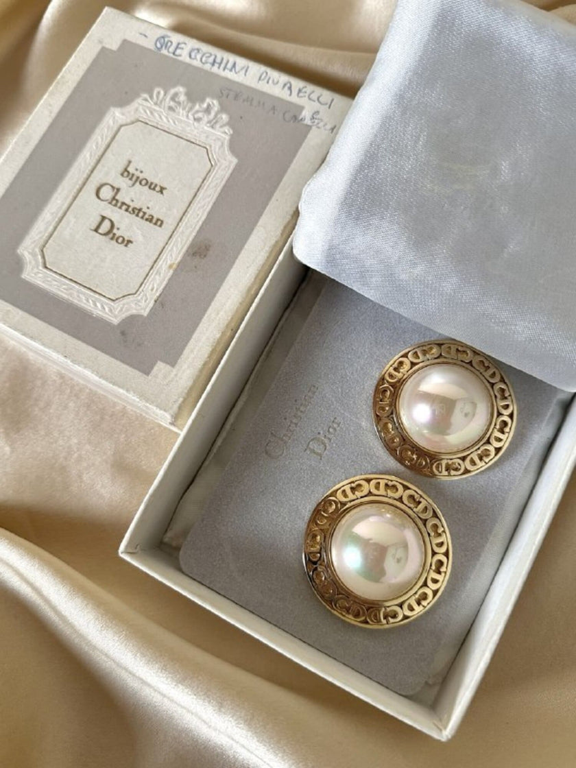 Maxi clip dorate con perle cabochon “Christian Dior”