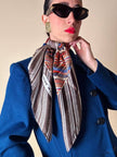 Foulard in seta Philippe De Villière con fantasia grafica multicolore
