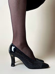 Décolleté vintage Valentino Garavani Miss V in vernice nera traforata con logo nel tacco
